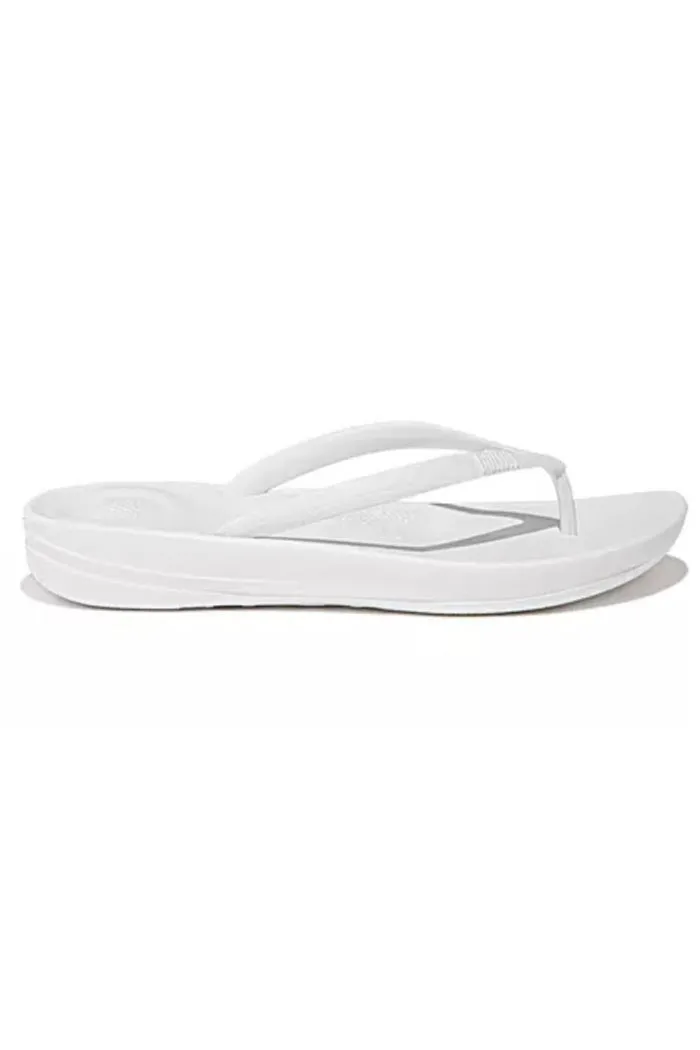 FITFLOP IQUSHION Ergonomic Flip-Flops In Urban White
